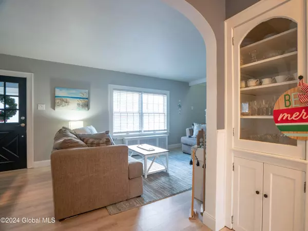 2033 Careleon Road, Schenectady, NY 12303