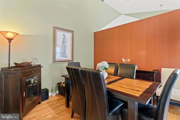 253 COLUMBUS DR, Franklin Park, NJ 08823