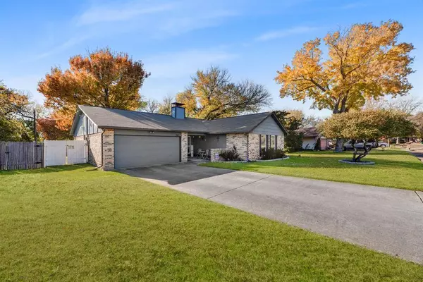 3925 Raywood Drive, Grand Prairie, TX 75052