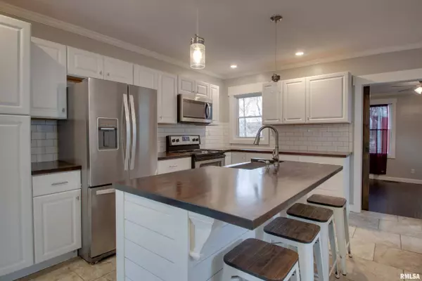 1121 N 10TH ST, Quincy, IL 62301