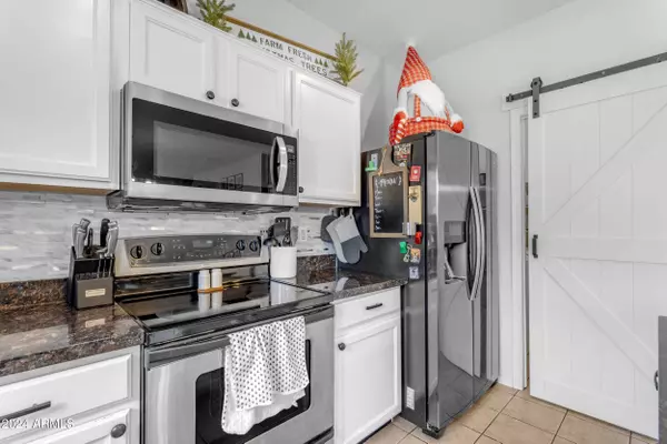 438 E PALOMINO Way, San Tan Valley, AZ 85143