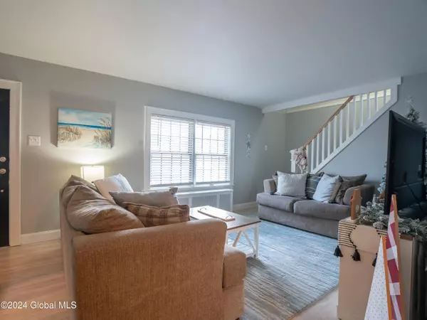 2033 Careleon Road, Schenectady, NY 12303