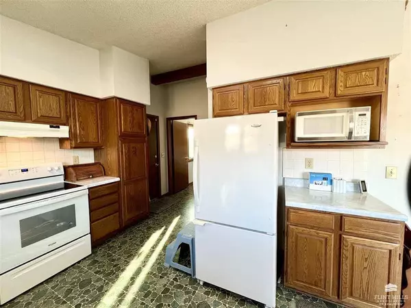 402 N 10TH ST, Herington, KS 67449