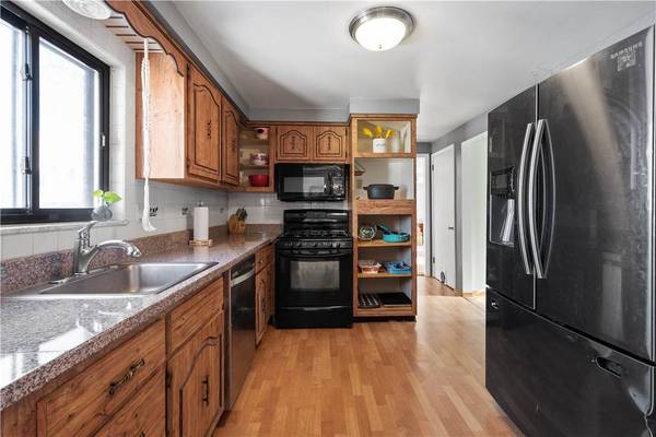 510 Deborah Jane Dr, Pittsburgh, PA 15239