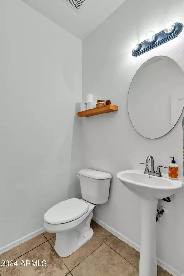 3769 E KERRY Lane, Phoenix, AZ 85050