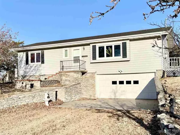 402 N 10TH ST, Herington, KS 67449