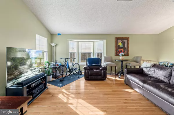 253 COLUMBUS DR, Franklin Park, NJ 08823