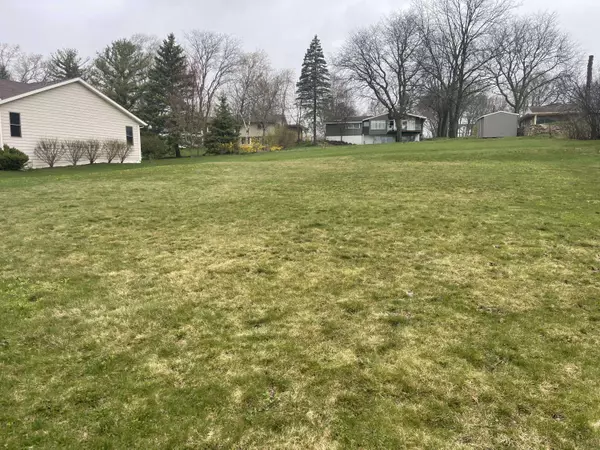 1508 Highlandview Dr, West Bend, WI 53095