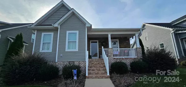 1156 13th Avenue CIR NE, Hickory, NC 28601