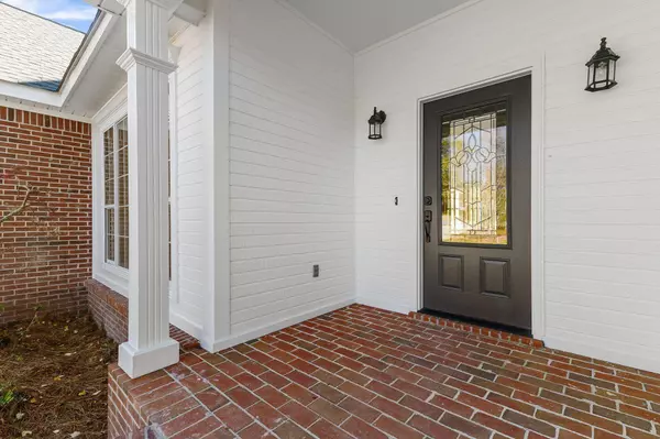 81 Poplar Dr., Hattiesburg, MS 39402