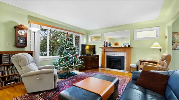 3110 Balfour Ave, Victoria, BC V9A 1S1