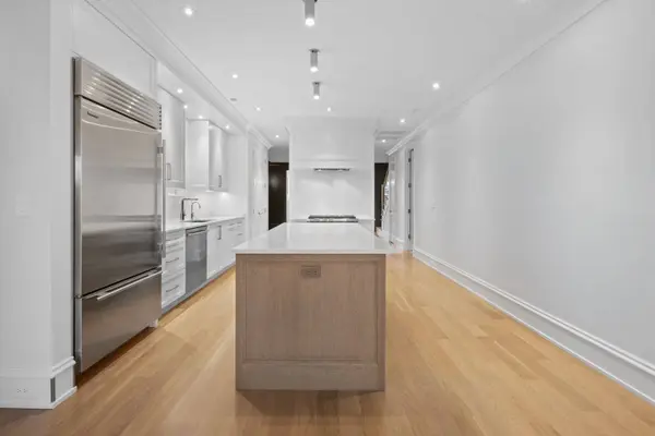 912 W Roscoe Street #PH, Chicago, IL 60657