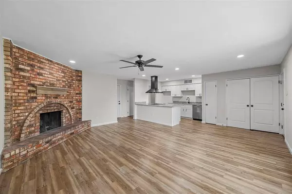 1006 Fort Worth Street, Mansfield, TX 76063