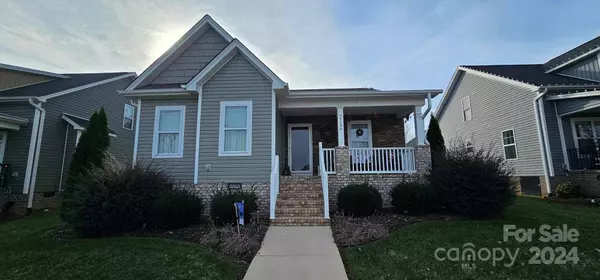 1156 13th Avenue CIR NE, Hickory, NC 28601