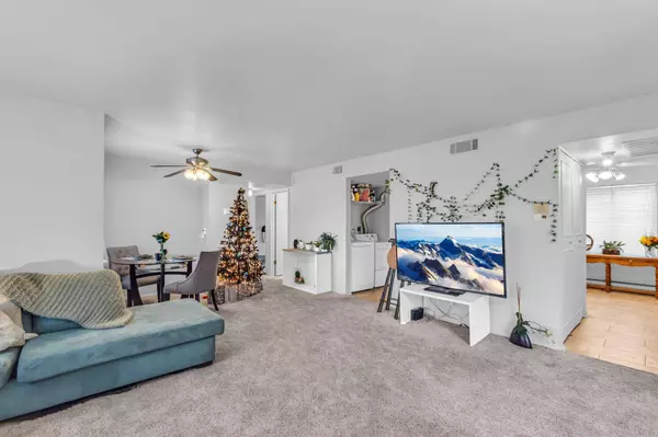 8643 N Servite Dr Unit 218, Milwaukee, WI 53223