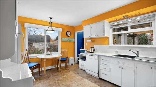 3110 Balfour Ave, Victoria, BC V9A 1S1