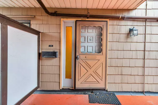 8643 N Servite Dr Unit 218, Milwaukee, WI 53223