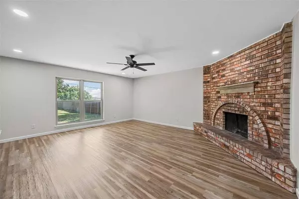 1006 Fort Worth Street, Mansfield, TX 76063