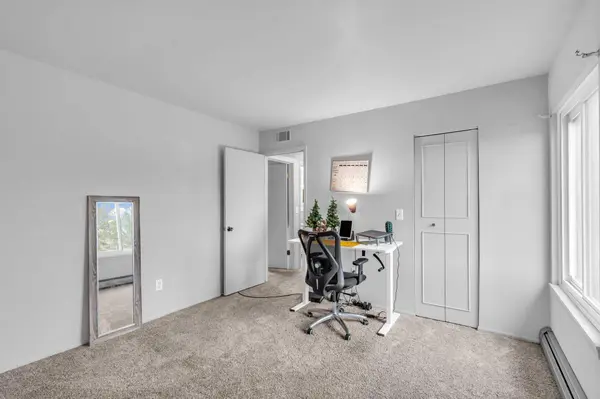 8643 N Servite Dr Unit 218, Milwaukee, WI 53223