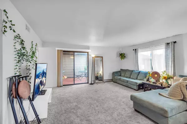 8643 N Servite Dr Unit 218, Milwaukee, WI 53223