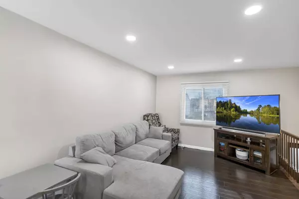 247 Meade CT, Bartlett, IL 60103