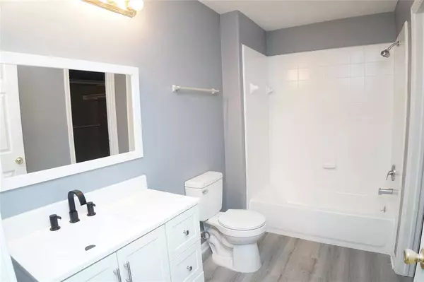 4007 Rasberry CT, Dickinson, TX 77539