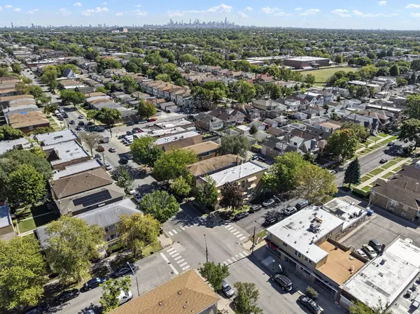 5821 W Montrose Avenue, Chicago, IL 60634