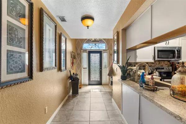 1102 BERKLEY LN, Winter Haven, FL 33880