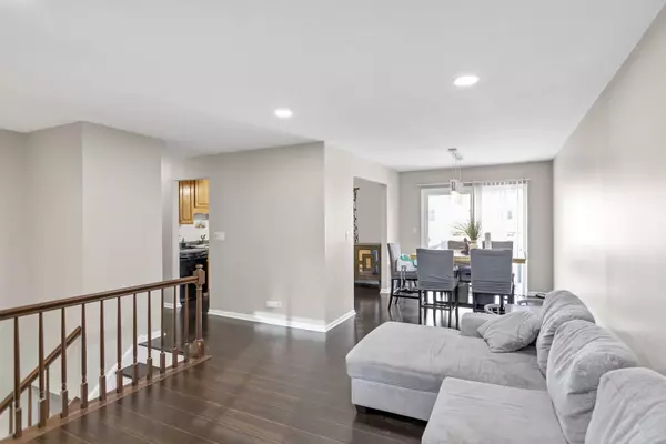 247 Meade CT, Bartlett, IL 60103