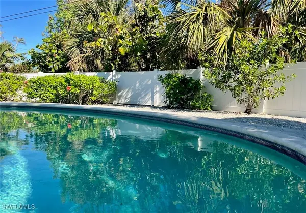 690 Purdy DR, Sanibel, FL 33957