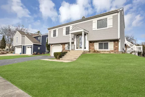 247 Meade CT, Bartlett, IL 60103