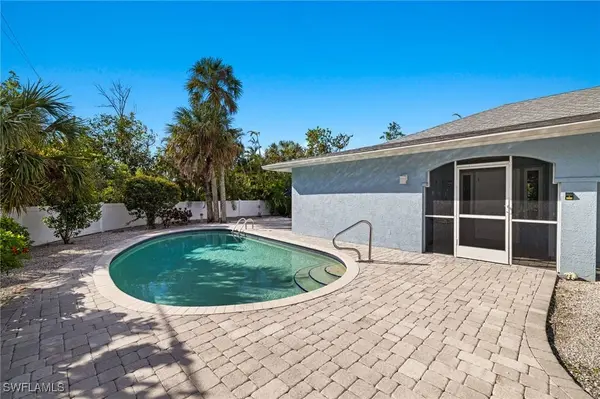 690 Purdy DR, Sanibel, FL 33957