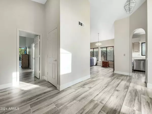 5016 E MARCONI Avenue, Scottsdale, AZ 85254