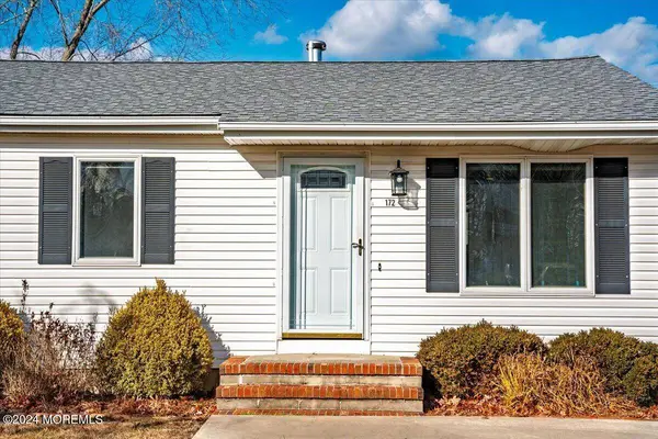 172 Liberty Avenue, Manahawkin, NJ 08050