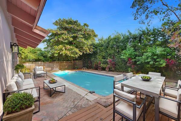 375 Golden Beach Dr, Golden Beach, FL 33160