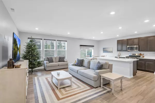 1054 Moraine DR, South Elgin, IL 60177