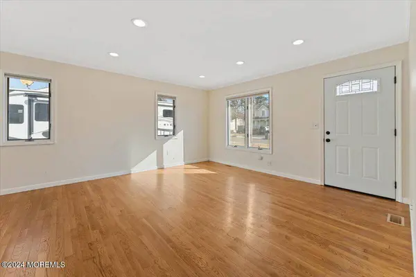 172 Liberty Avenue, Manahawkin, NJ 08050