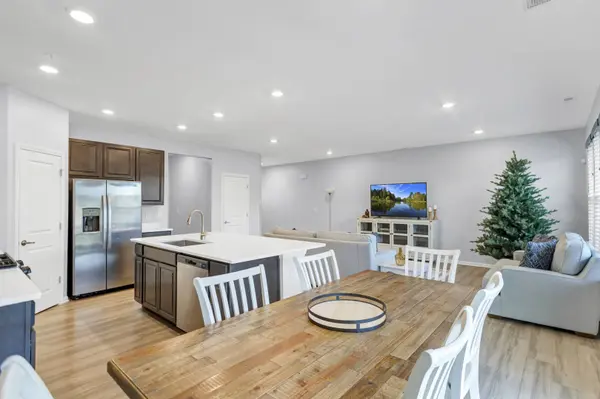 1054 Moraine DR, South Elgin, IL 60177