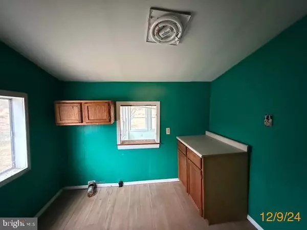 2136 FRIES MILL RD, Williamstown, NJ 08094