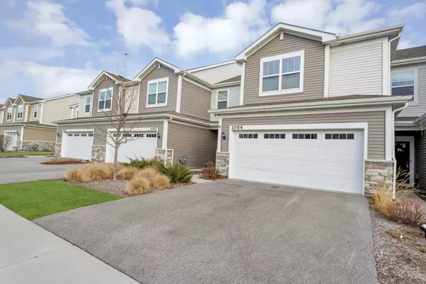 1054 Moraine DR, South Elgin, IL 60177