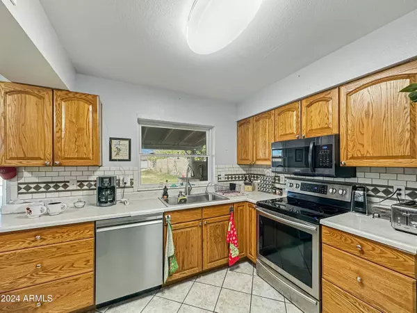 6604 W ALTADENA Avenue, Glendale, AZ 85304