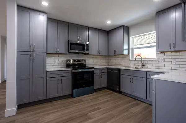 201 S Parks Drive, Desoto, TX 75115