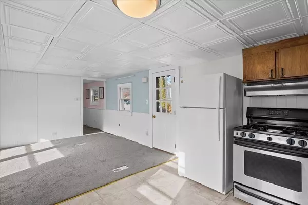 194 Lafayette Rd #2E, Salisbury, MA 01952