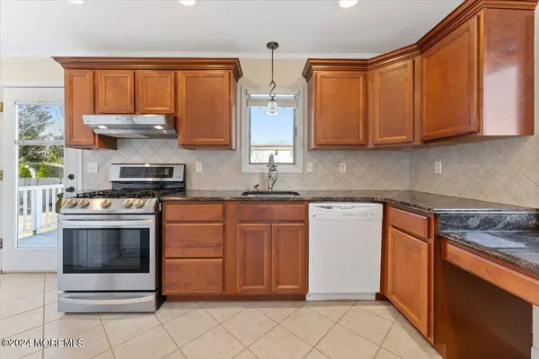 172 Liberty Avenue, Manahawkin, NJ 08050