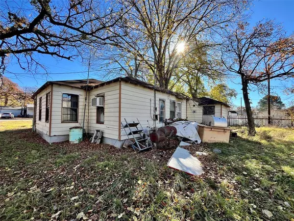 6290 Renwood Drive, Fort Worth, TX 76140