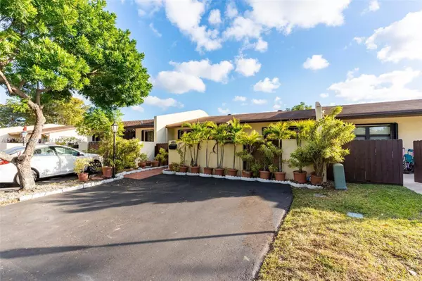 13750 Kendale Lakes Dr, Miami, FL 33183