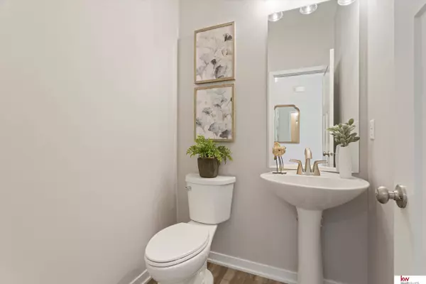 7915 N 94 Street, Omaha, NE 68122