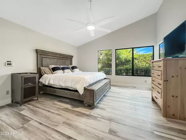 5016 E MARCONI Avenue, Scottsdale, AZ 85254