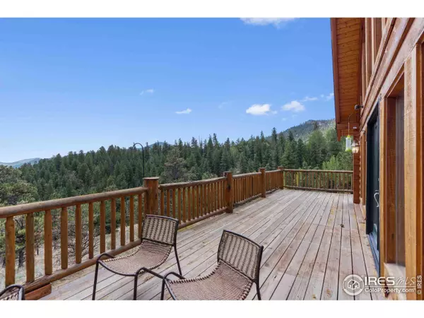 905 Bulwark Ridge Dr, Glen Haven, CO 80532