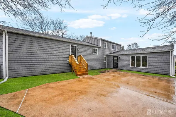 10 Heather DR, Manalapan, NJ 07726